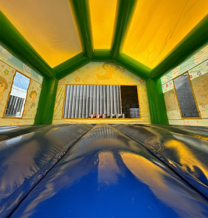 structure-gonflable-dora-enfants-2